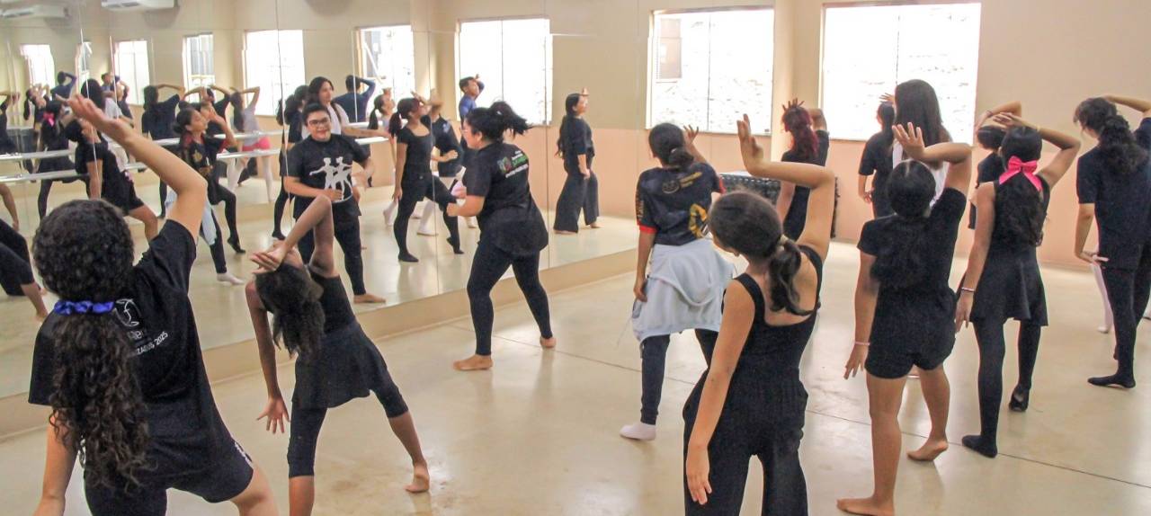 NO POLO BURITIS  CCJuv está com inscrições abertas para aulas de jazz contemporâneo juvenil