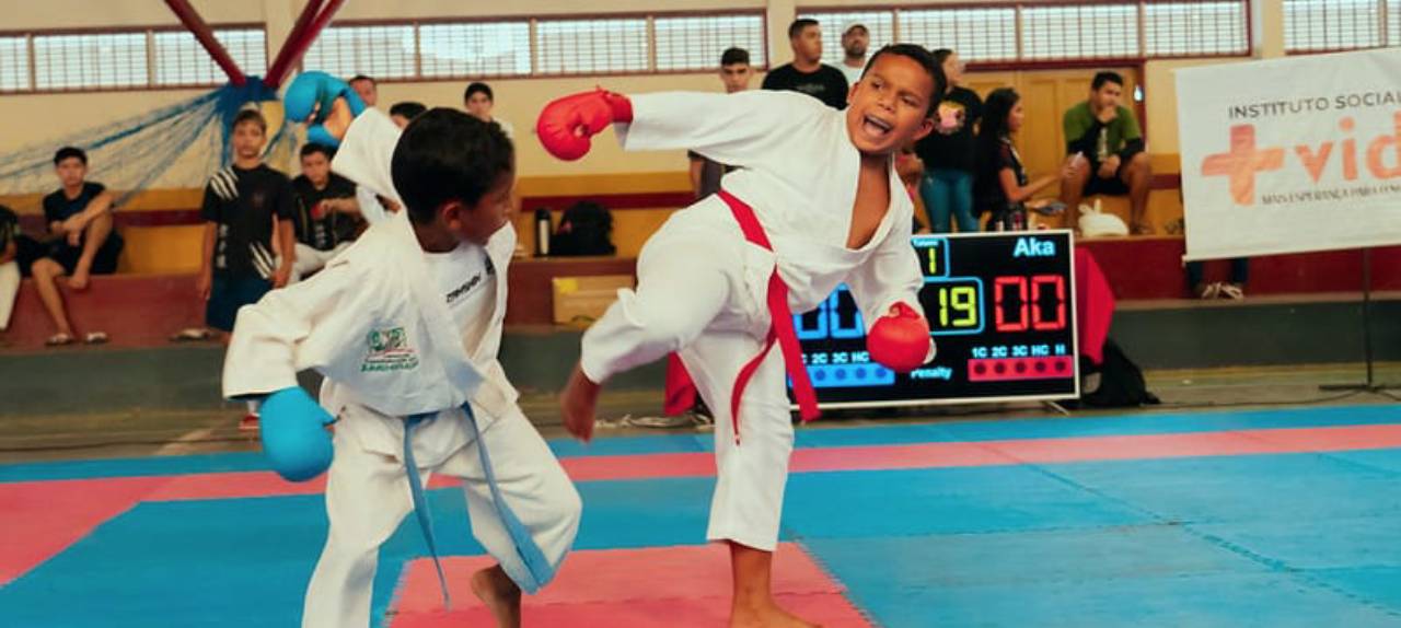 SÁBADO DE COMPETIÇÕES  Centro de Convivência da Juventude, da ALERR, conquista medalhas na Copa Vida de Karatê