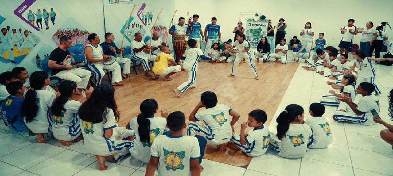 AVANÇO  Alunos de capoeira do Polo Pedra Pintada participam de cerimônia de troca de cordas