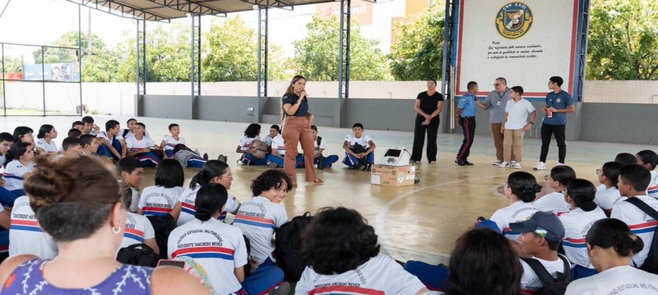 EDUCAÇÃO POLÍTICA  Parlamento Jovem promove debate sobre voto consciente na escola Tancredo Neves